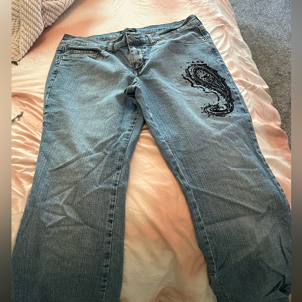 Jeans with embroidered pattern